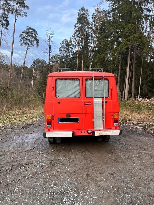 Second-hand VW LT 75 CP (55 kW) 1979 Roșu Monovolum