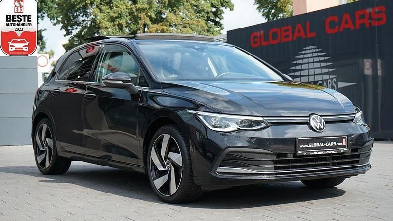 Deep black perleffekt Gebraucht 2020 VW Golf VIII Style Limousine | 20.885 € (Fairer Preis) - Bild 1/4