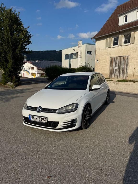Weiß Gebraucht 2014 VW Golf VII GTD Limousine | 12.750 € (Fairer Preis) - Bild 1/4