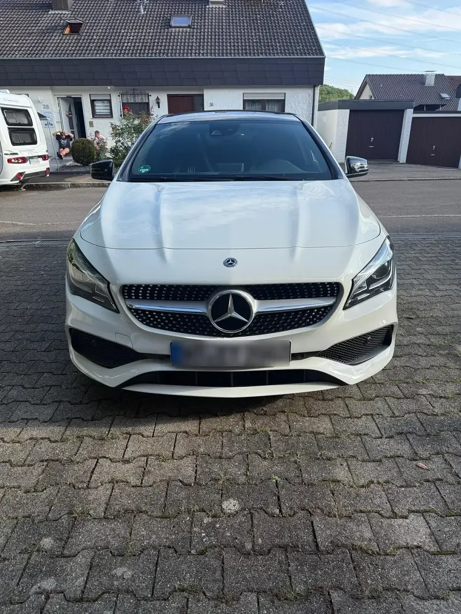 Gebraucht Mercedes CLA180 AMG line 122 PS (89 kW) 2018 Weiß Coupé