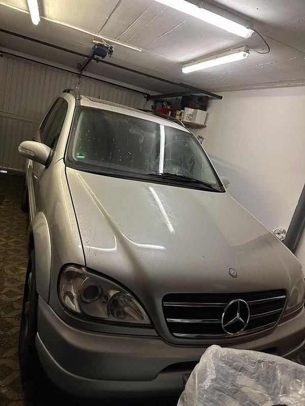 Gebraucht Mercedes ML400 320 PS (235 kW) 2003 Silber SUV