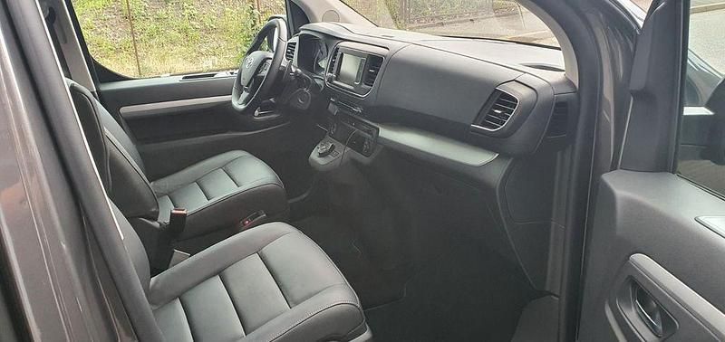 Gebraucht Toyota Proace Executive 177 PS (130 kW) 2021 Grau Van / Kleinbus