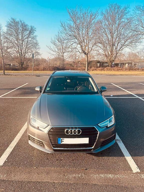 Gebraucht Audi A4 Comfort 150 PS (110 kW) 2019 Grau Kombi