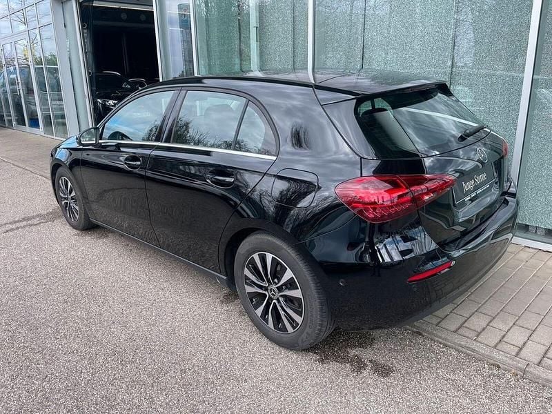Gebraucht Mercedes A200 163 PS (119 kW) 2025 Unilack nachtschwarz Limousine