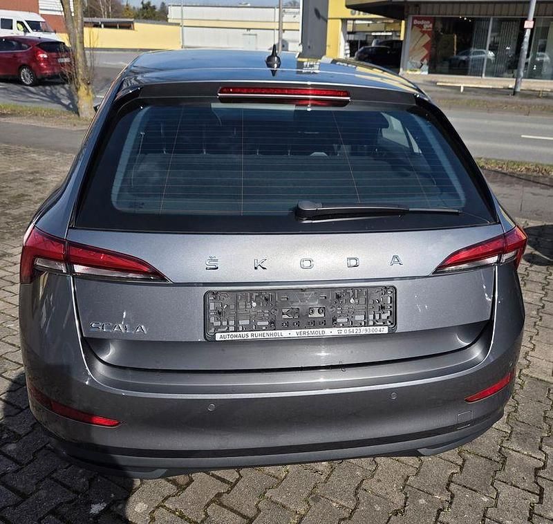 Gebraucht Skoda Scala Ambition 110 PS (80 kW) 2022 Grau Kleinwagen