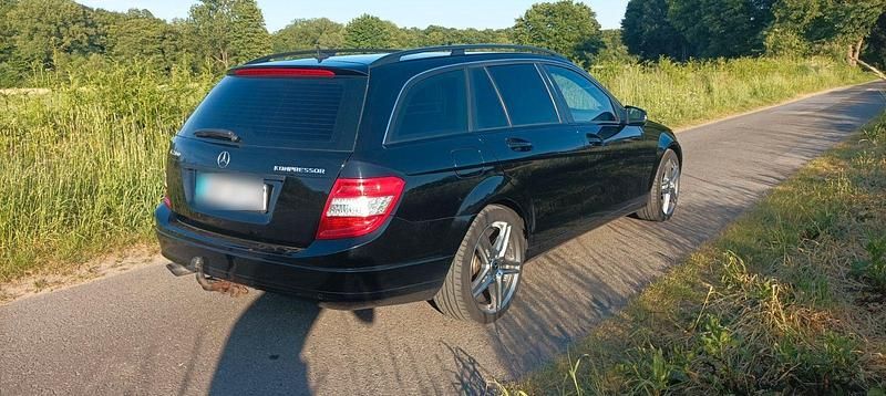 Gebraucht Mercedes C200 184 PS (135 kW) 2009 Schwarz Kombi