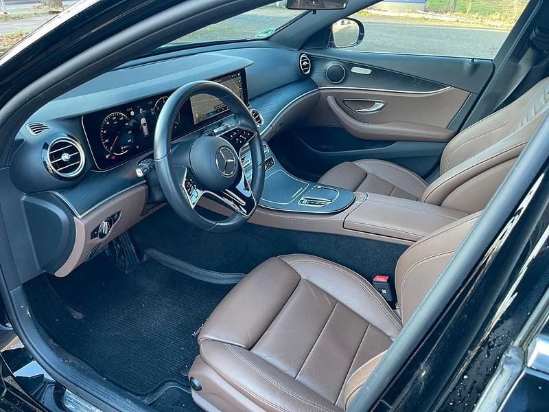 Gebraucht Mercedes E200 160 PS (117 kW) 2023 Schwarz Kombi
