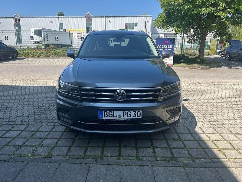 Grau Gebraucht 2020 VW Tiguan Allspace Highline SUV | 17.900 € (Superpreis) - Bild 1/4