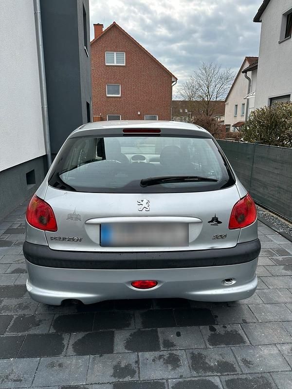 Gebraucht Peugeot 206 75 PS (55 kW) 2004 Silber Kleinwagen