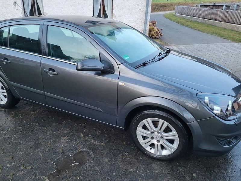 Gebraucht Opel Astra Sport 140 PS (102 kW) 2008 Grau Limousine