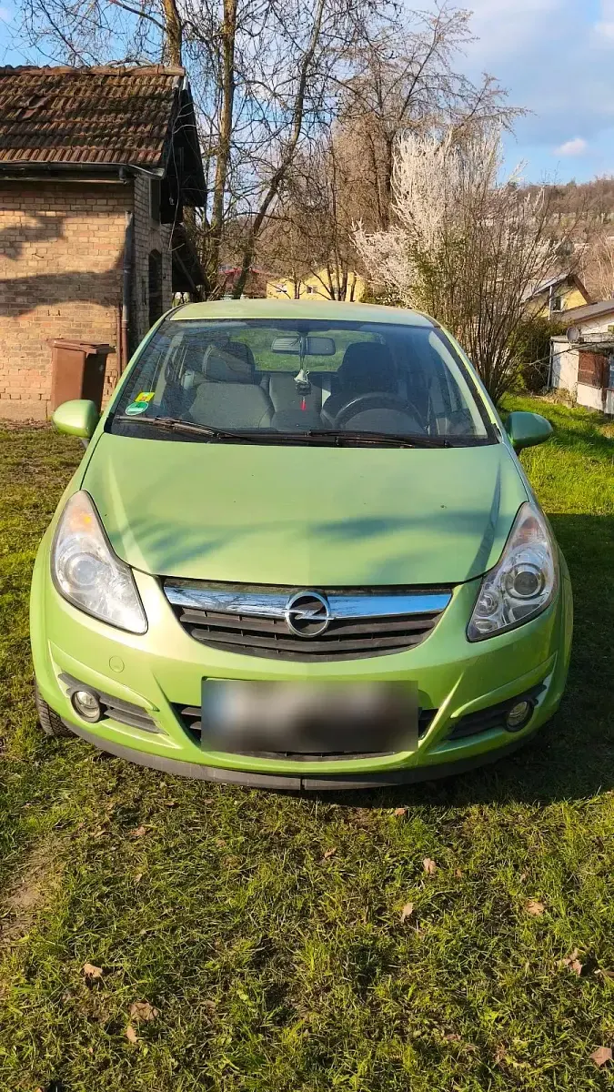 Second-hand Opel Corsa 87 CP (63 kW) 2010 Verde Hatchback
