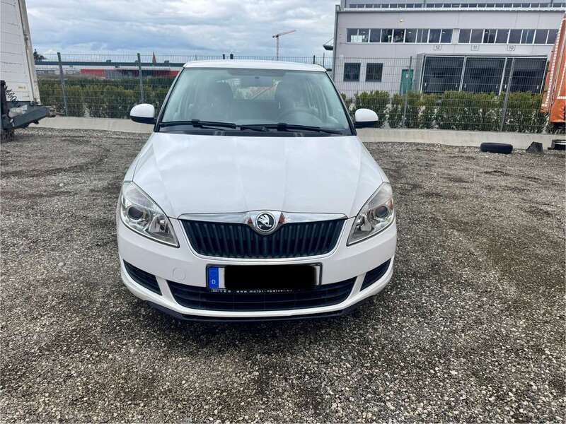 Candyweiss Gebraucht 2013 Skoda Fabia Ambition Kombi | 2.700 € (Guter Preis) - Bild 1/4