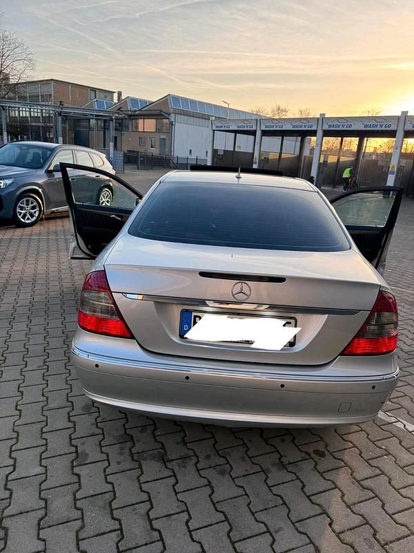 Gebraucht Mercedes E280 190 PS (139 kW) 2006 Silber Limousine
