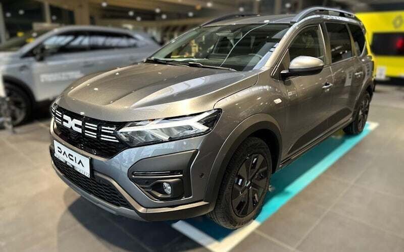 Grau Gebraucht 2025 Dacia Jogger Expression Kombi | 27.490 € (Fairer Preis) - Bild 1/4