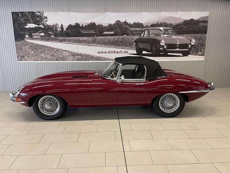 Gebraucht Jaguar E-Type 209 PS (153 kW) 1967 Imperial maroon red Cabrio