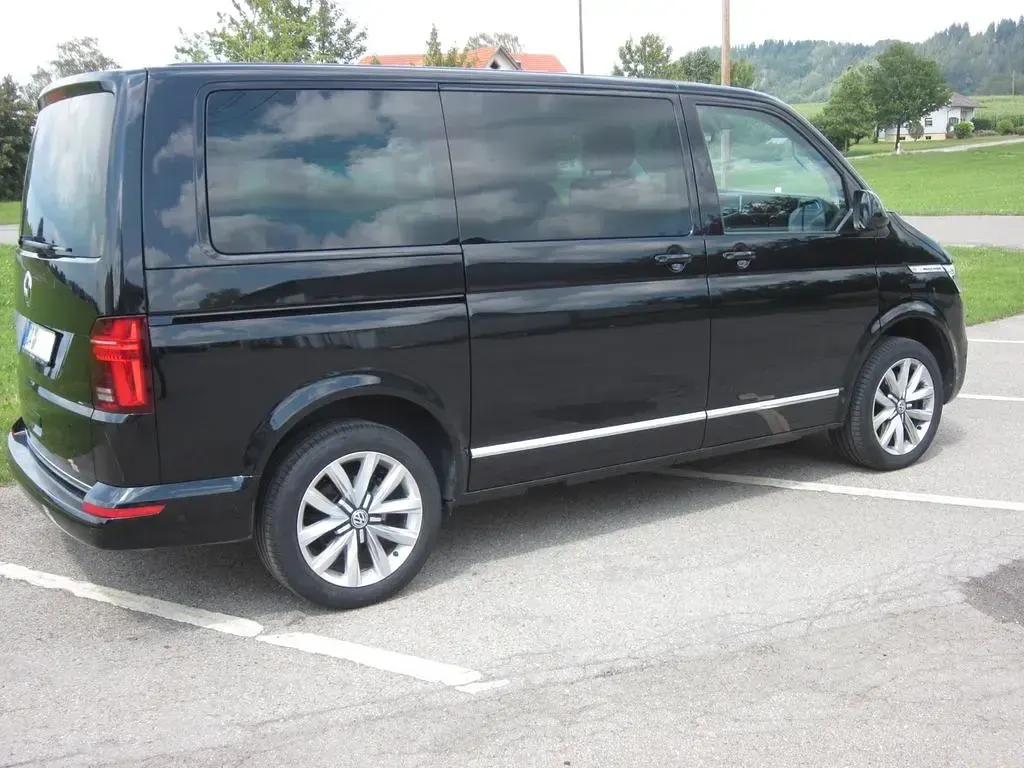 Gebraucht VW Multivan Generation Six 204 PS (150 kW) 2022 Schwarz Van / Kleinbus
