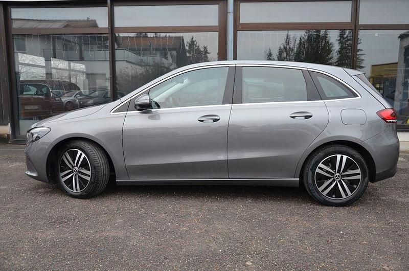 Gebraucht Mercedes B220 190 PS (139 kW) 2021 Mountaingrau Van / Kleinbus