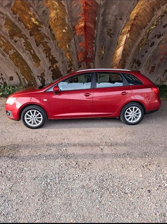 Rot Gebraucht 2010 Seat Ibiza Limousine | 2.699 € (Guter Preis) - Bild 1/4