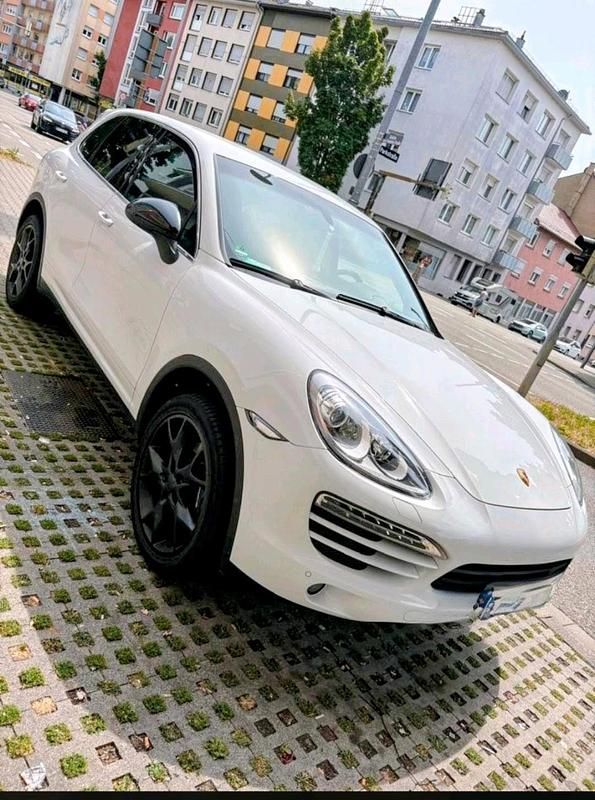 Weiß Gebraucht 2012 Porsche Cayenne SUV | 26.549 € (Etwas zu teuer) - Bild 1/4