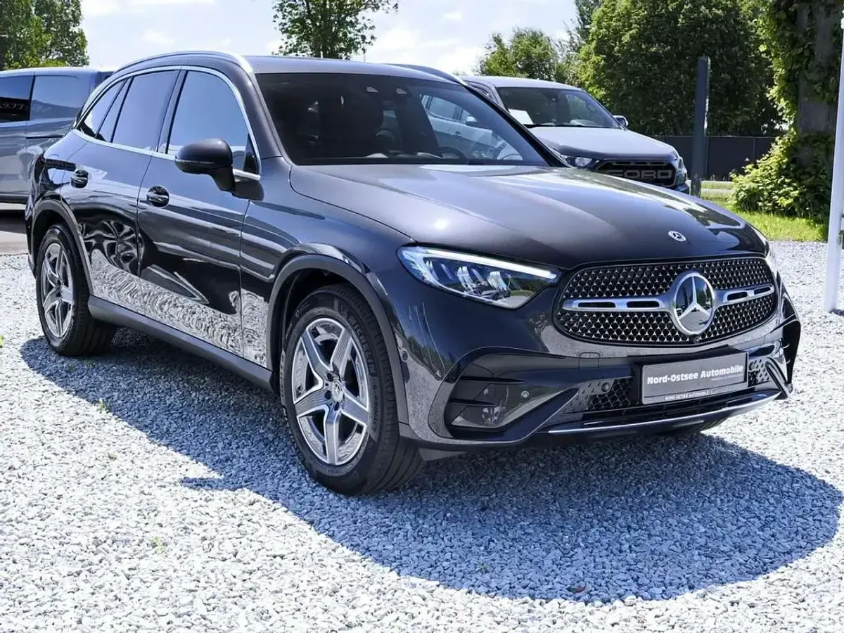 Gebraucht Mercedes GLC300 AMG 269 PS (197 kW) 2025 Graphitgrau metallic SUV