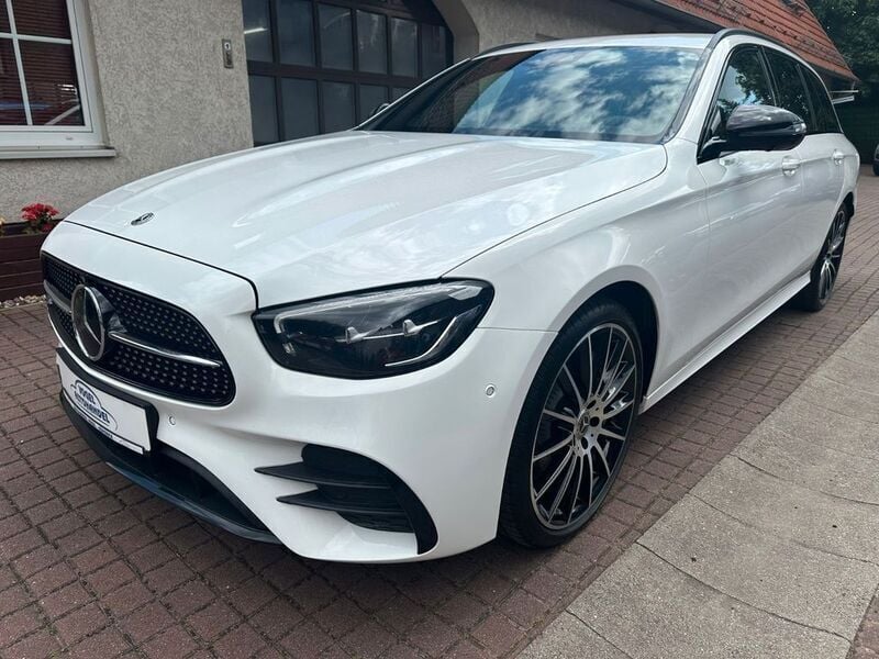 Weiß Gebraucht 2022 Mercedes E400 AMG line Limousine | 42.670 € (Guter Preis) - Bild 1/4