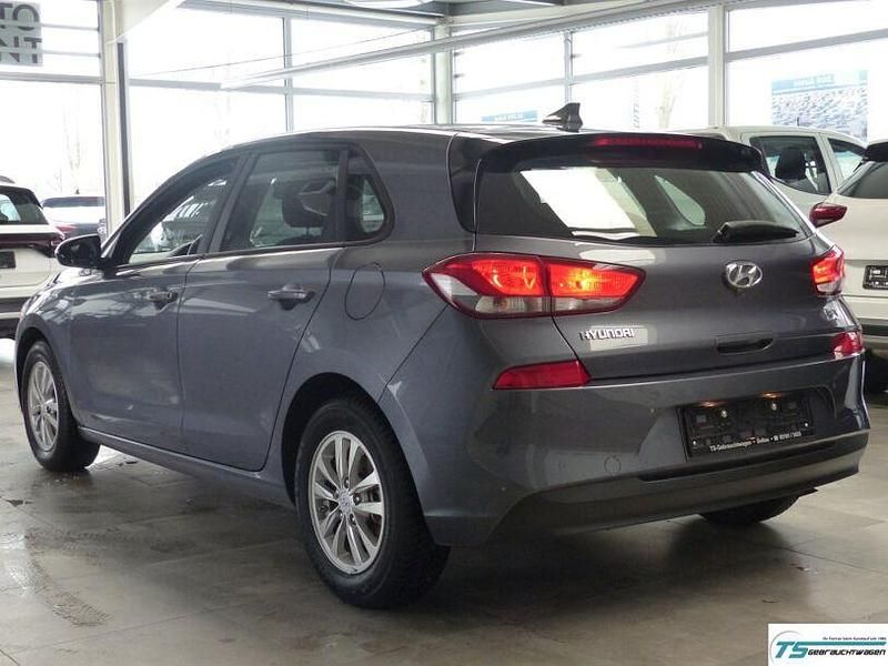 Gebraucht Hyundai i30 120 PS (88 kW) 2017 Grau Limousine