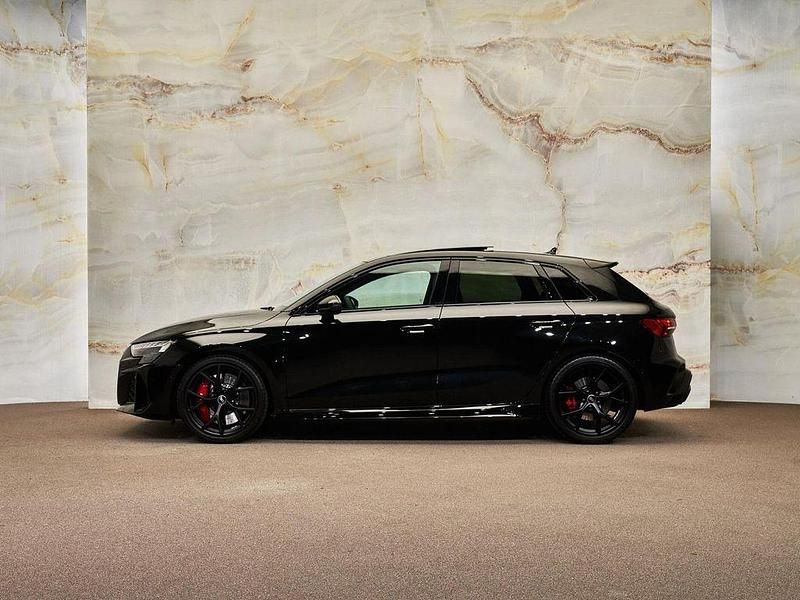 Second-hand Audi RS3 Performance 400 CP (294 kW) 2025 Negru Berlinǎ