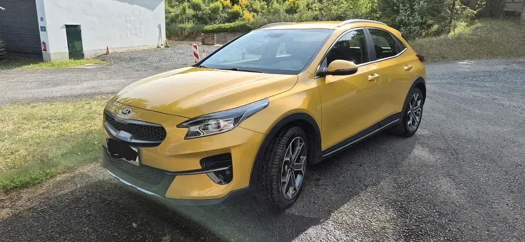 Gebraucht Kia XCeed Spirit 140 PS (102 kW) 2020 Gold SUV