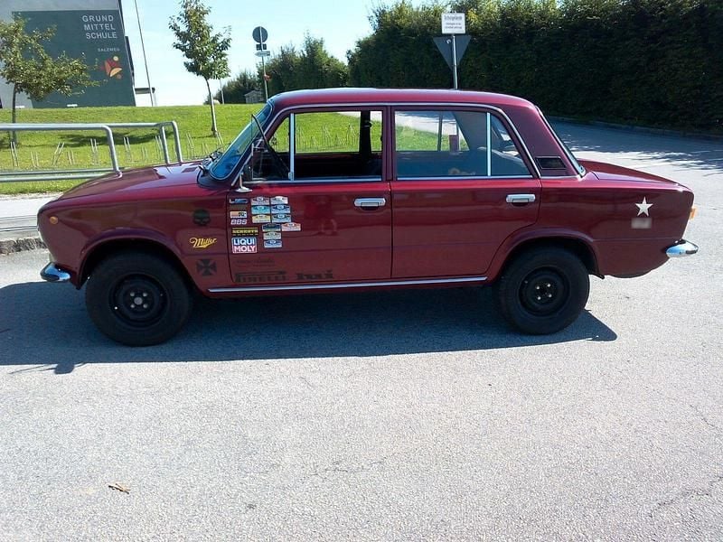Second-hand Lada 1200 60 CP (44 kW) 1982 Roșu Berlinǎ