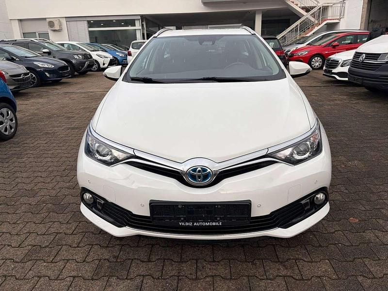Gebraucht Toyota Auris Hybrid Comfort 99 PS (72 kW) 2018 Super (pure) white ii Kombi