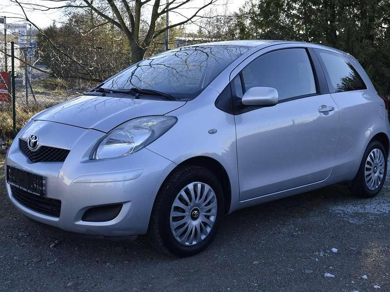 Silver mica metallic Gebraucht 2011 Toyota Yaris Cool Kleinwagen | 4.300 € (Etwas zu teuer) - Bild 1/4