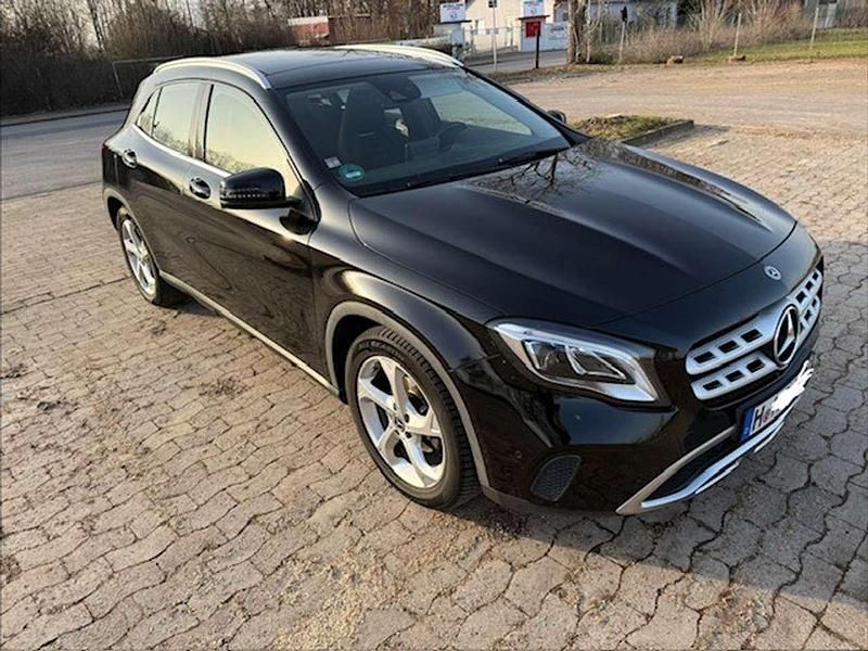 Gebraucht Mercedes GLA180 122 PS (89 kW) 2019 Schwarz SUV