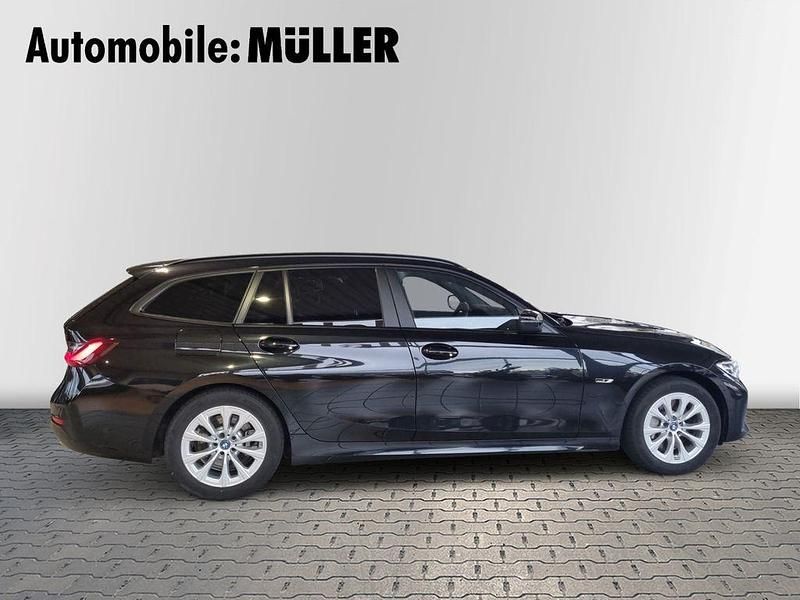 Gebraucht BMW 330e Advantage 184 PS (135 kW) 2022 Schwarz Kombi