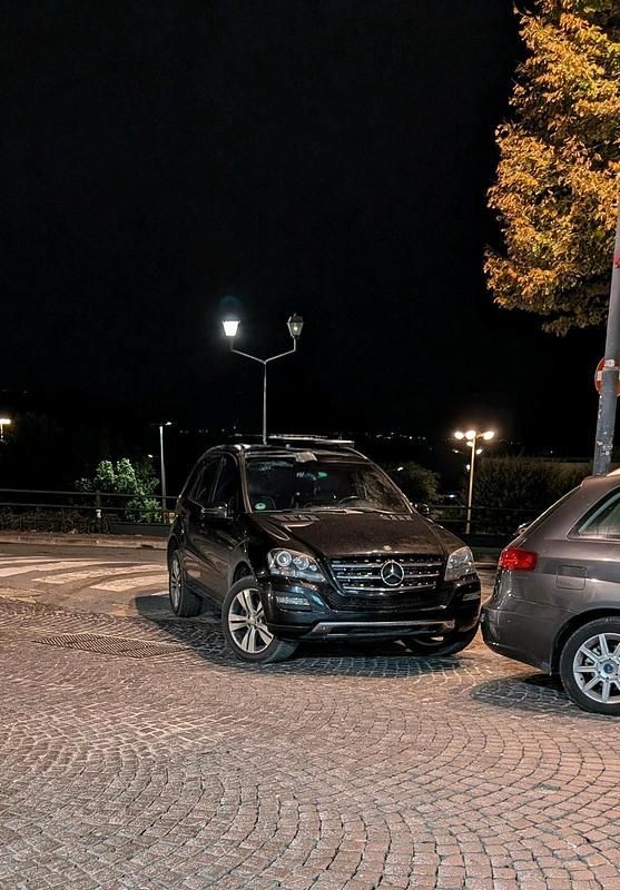 Gebraucht Mercedes ML350 231 PS (169 kW) 2011 Schwarz SUV