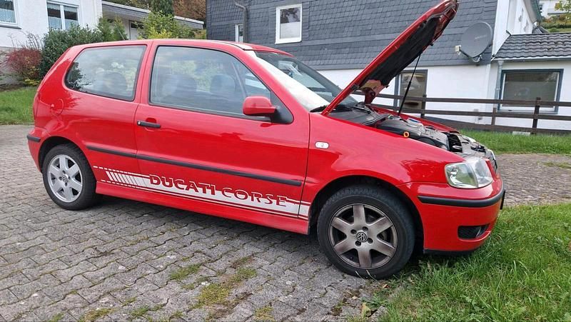 Rot Gebraucht 2000 VW Polo Kleinwagen | 400 € (Superpreis) - Bild 1/4