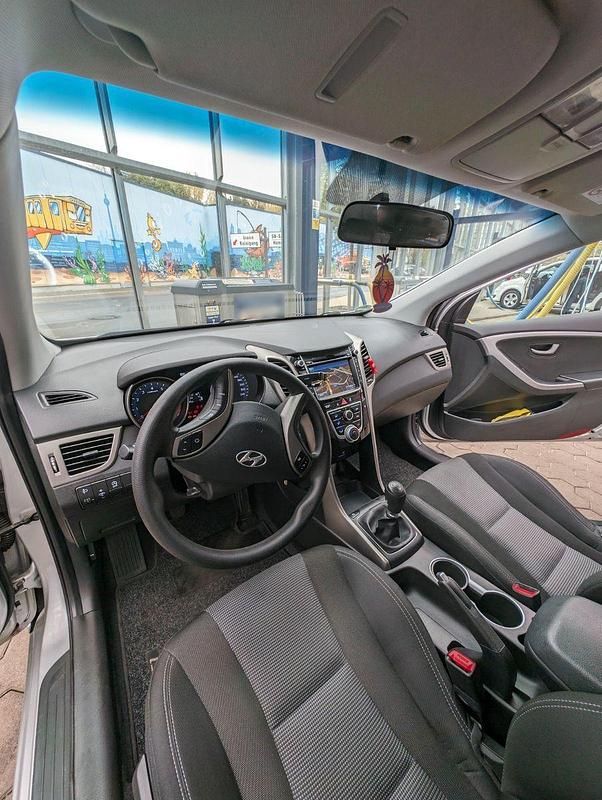 Gebraucht Hyundai i30 101 PS (74 kW) 2016 Silber Kombi