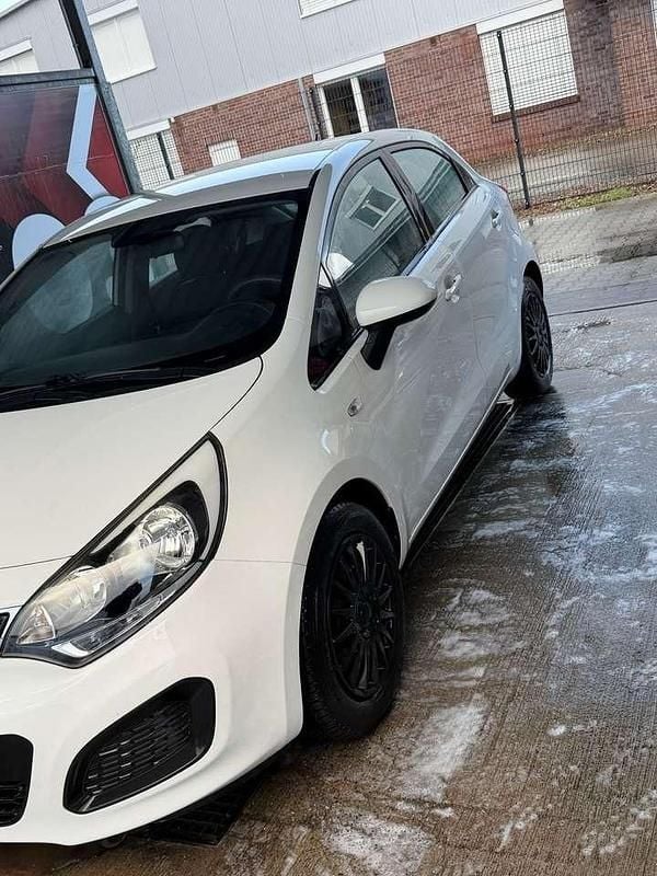 Gebraucht Kia Rio Attract 86 PS (63 kW) 2012 Limousine