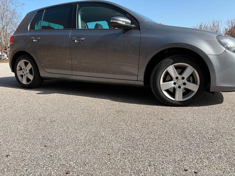 Gebraucht VW Golf VI 122 PS (89 kW) 2011 Grau Kleinwagen