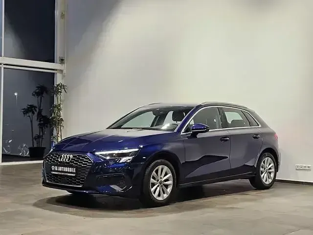 Używany Audi A3 Ambiente 110 KM (80 kW) 2023 Niebieski Sedan/Limuzyna