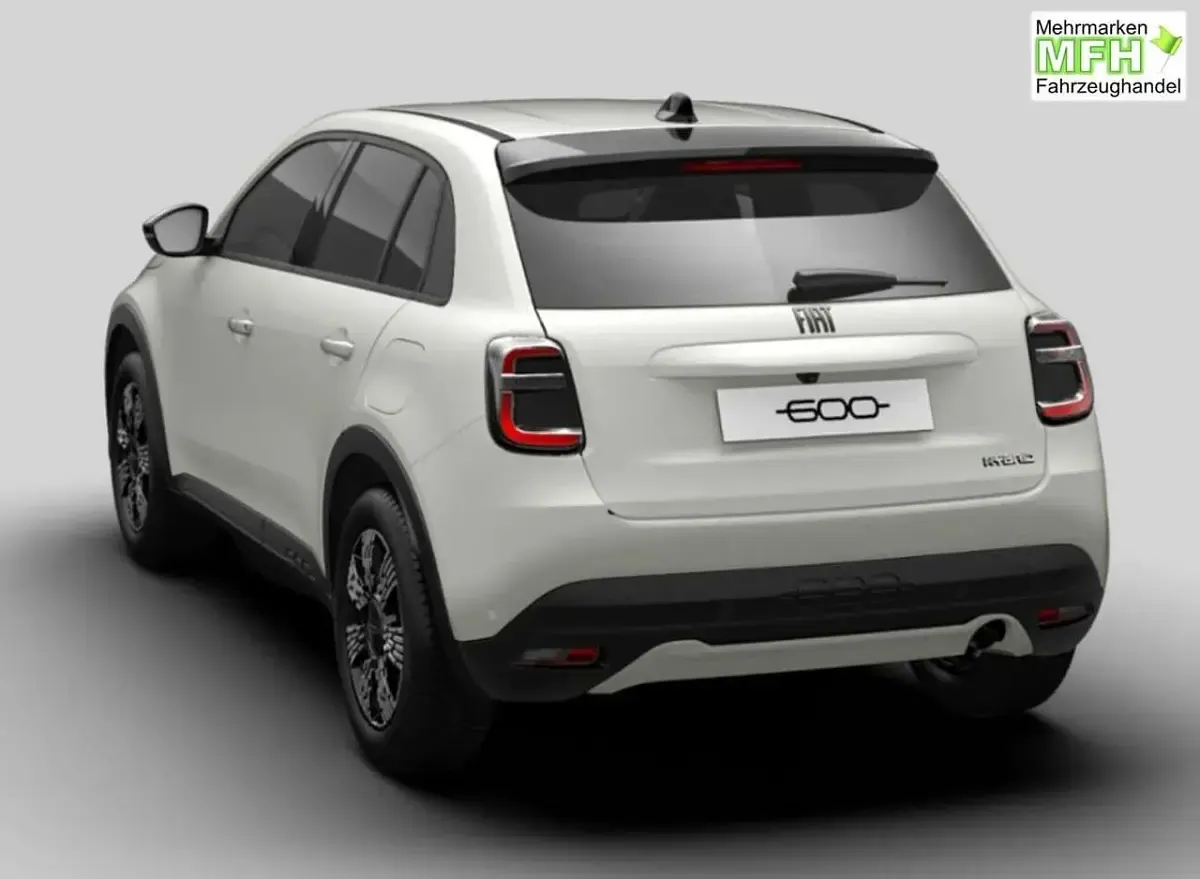 Neu Fiat 600 Icon 110 PS (80 kW) 2026 Gelato weiß SUV