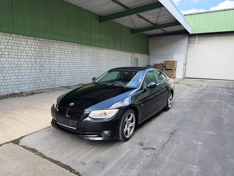 Gebraucht BMW 320 Sport Line 184 PS (135 kW) 2010 Schwarz Coupé