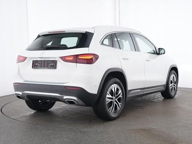 Gebraucht Mercedes GLA180 Progressive 136 PS (100 kW) 2024 Unilack polarweiß SUV