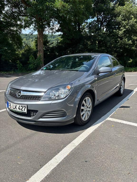 Grau Gebraucht 2007 Opel Astra GTC Sport Limousine | 1.500 € (Teuer) - Bild 1/4