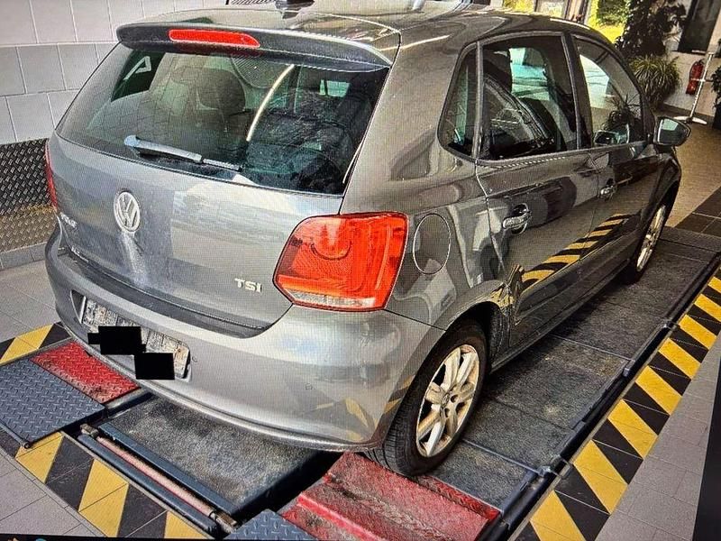 Grau Gebraucht 2011 VW Polo Highline Limousine | 2.300 € (Superpreis) - Bild 1/4