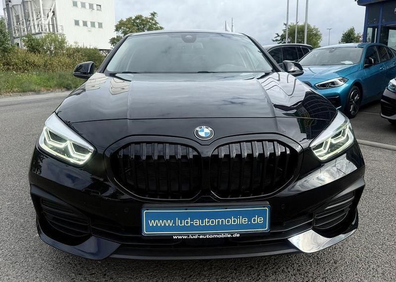 Schwarz Gebraucht 2022 BMW 118 Advantage Kleinwagen | 20.790 € (Fairer Preis) - Bild 1/4