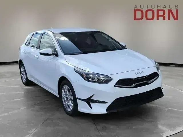 Gebraucht Kia Ceed 160 PS (117 kW) 2025 Weiß Kleinwagen
