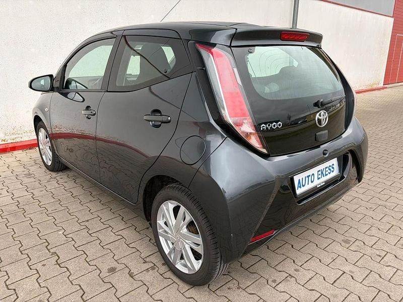 Gebraucht Toyota Aygo X-play 69 PS (50 kW) 2017 Grau Kleinwagen