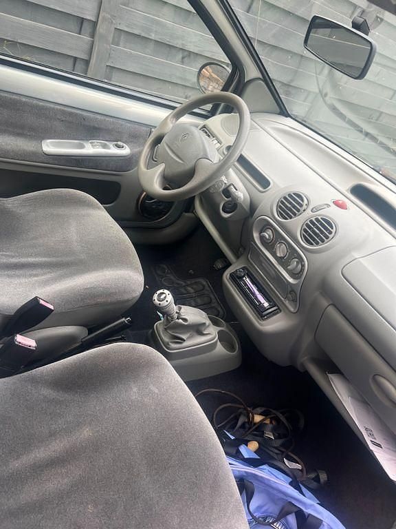 Silber Gebraucht 2004 Renault Twingo Kleinwagen | 500 € (Superpreis) - Bild 1/2