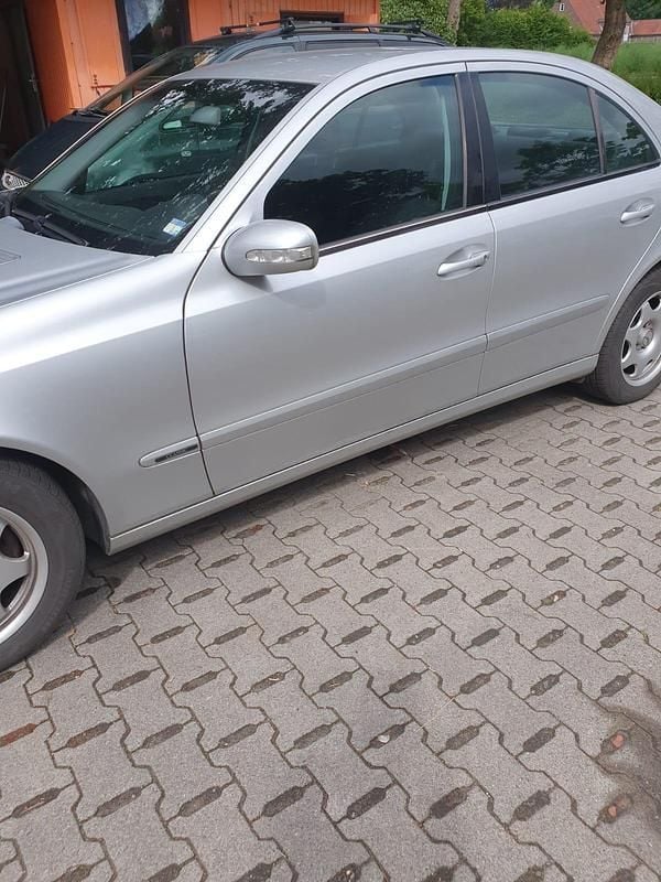 Gebraucht 2005 Mercedes E220 Limousine | 1.300 € (Superpreis) - Bild 1/4