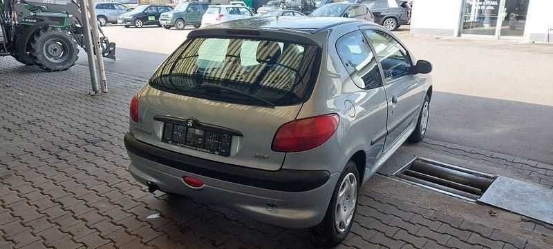 Gebraucht Peugeot 206 60 PS (44 kW) 2001 Grau